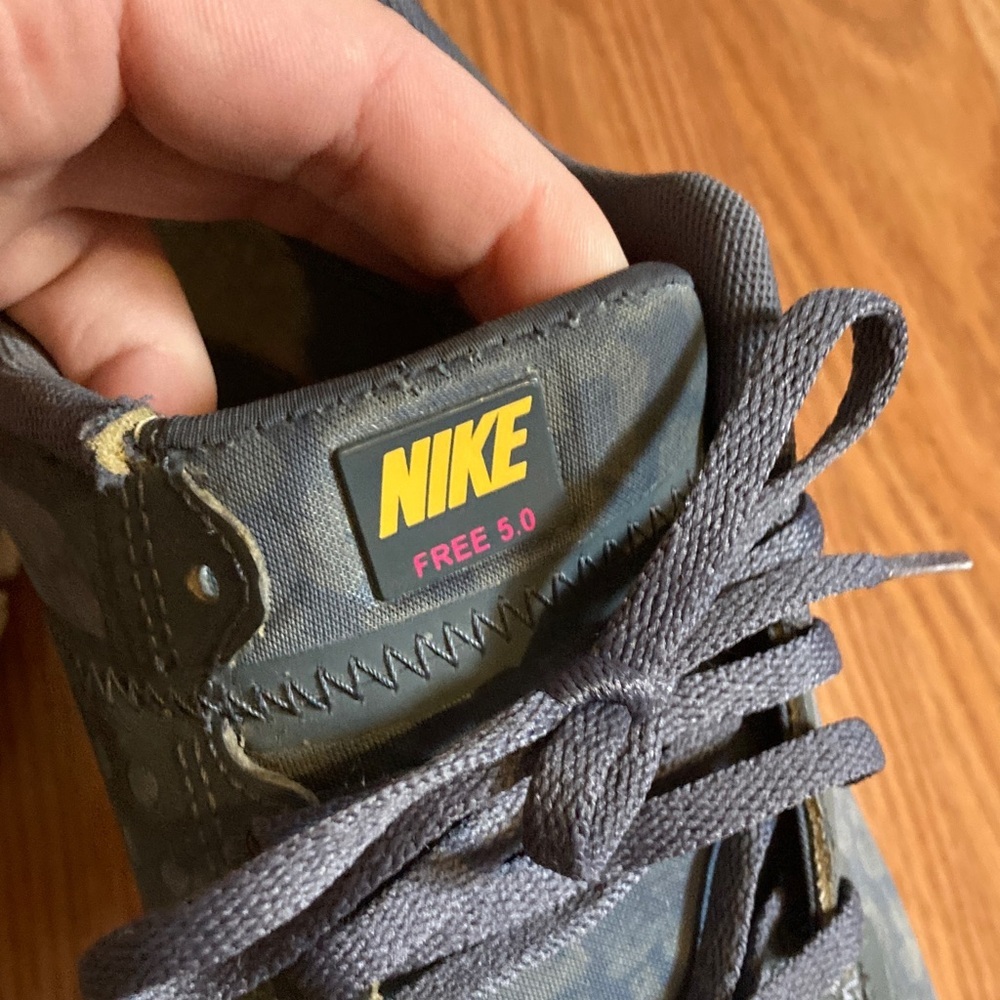 Nike Tennis Shoes - Picture 4 of 11